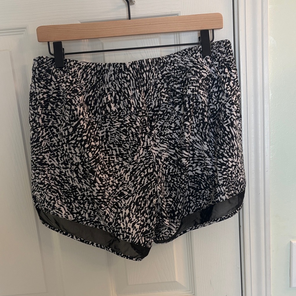 Athleta 4” Racer Run Short - Picture 2 of 4
